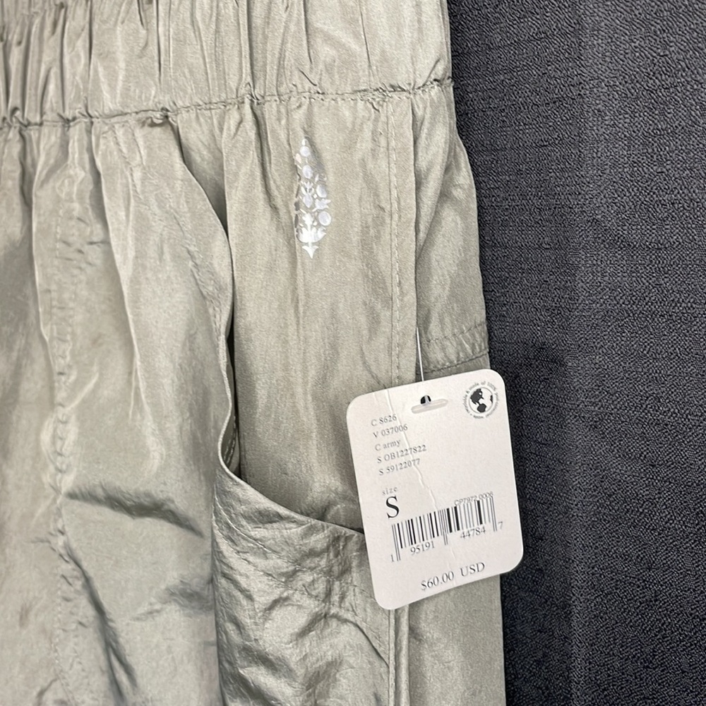NWT Free People Movement The Way Home Smocked Joggers - Army - Size Small - Picture 9 of 16